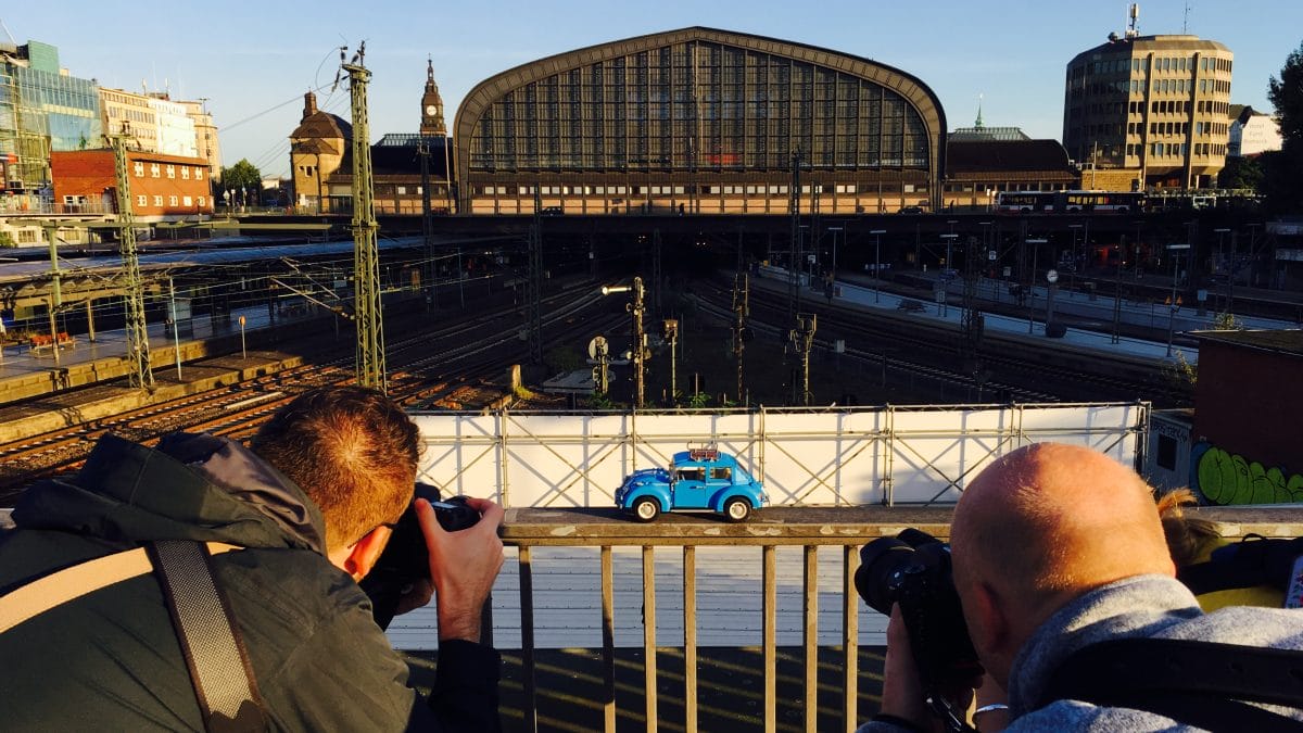 Saturday morning, 7 am. Das Auto is getting some attention from David, Sven and Lizzi