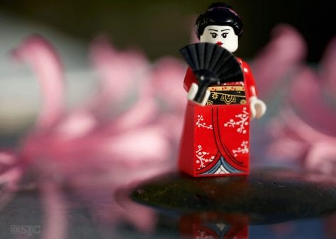 kimono-girl-with-pink-flowers-wm