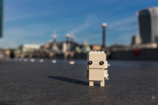 Julien was already quite familiar with the BrickHeadz as he photographed the white Nonnie last year in the streets of London.